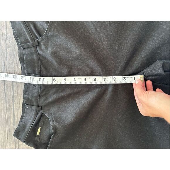 St. John Sport Black Straight Leg Jeans Size 10 Mature Quiet Luxury Capsule - Picture 14 of 16